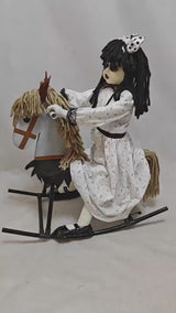 Muñeca En Caballo Mecedor Animatronics 72 Cm X 1 Unidad